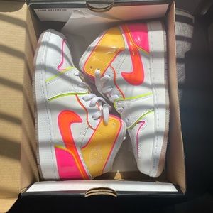 Air Jordan one mid edge glow girls size 4.5.
